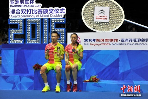资料图：中国混双张楠(左)、赵云蕾获亚锦赛冠军。 中新社记者 张畅 摄