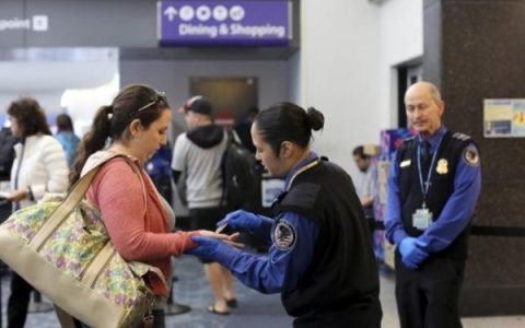美国要求国外机场加强对赴美乘客电子产品安检力度